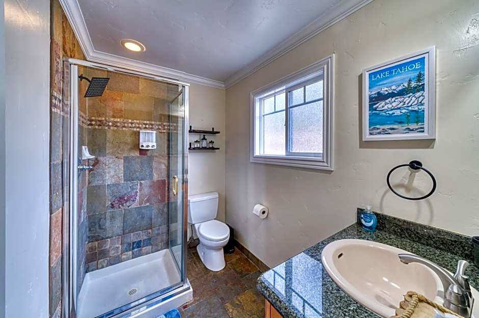 Moose and Maple Lodge