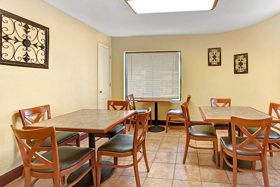 Days Inn by Wyndham Kissimmee West