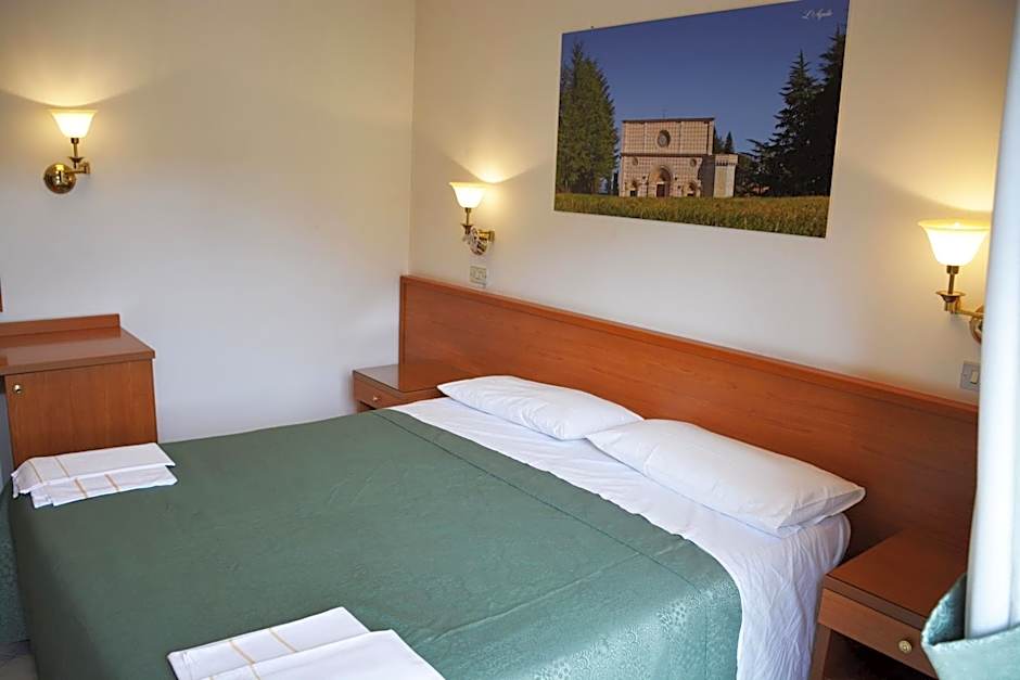 Photo 1 of 6 of Double Room