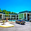 Quality Inn & Suites Near Six Flags - Austell