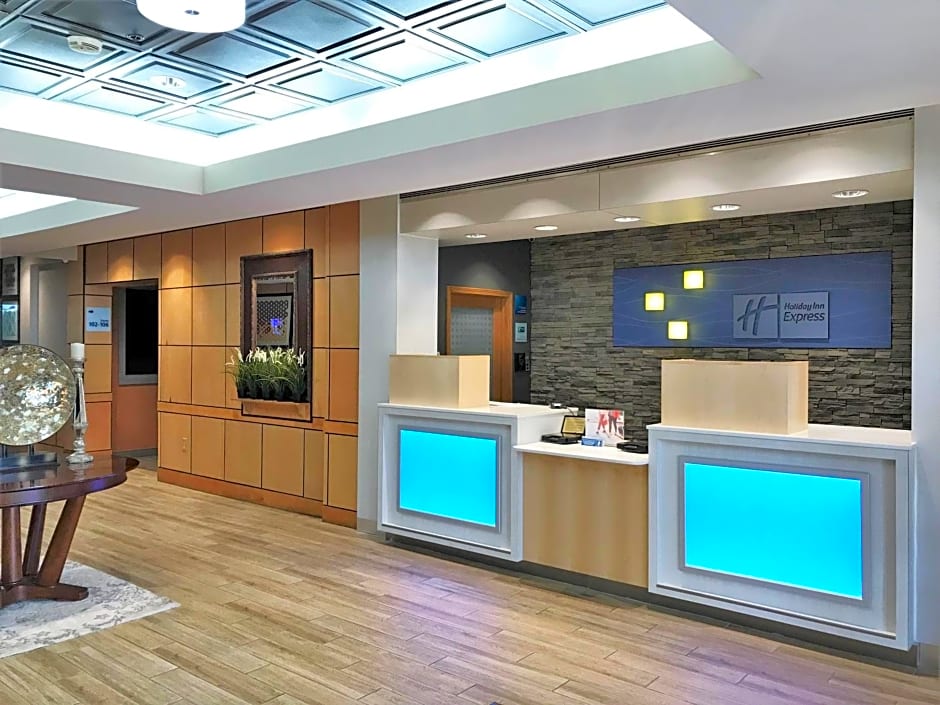 Holiday Inn Express Aberdeen-Chesapeake House