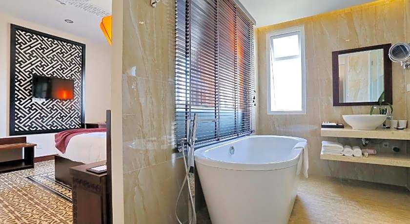 Royal Riverside Hoi An Hotel