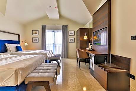 Deluxe Suite with Sea View