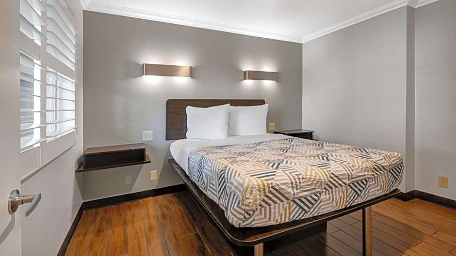 Studio 6 Ontario CA Convention Center Airport