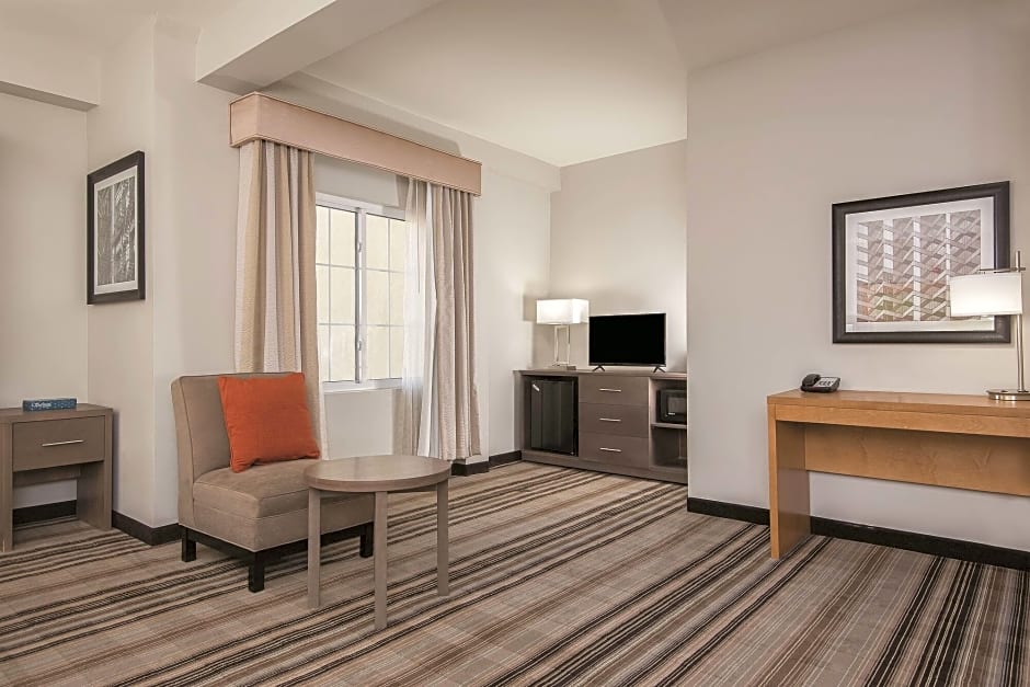 La Quinta Inn & Suites by Wyndham Brooklyn East