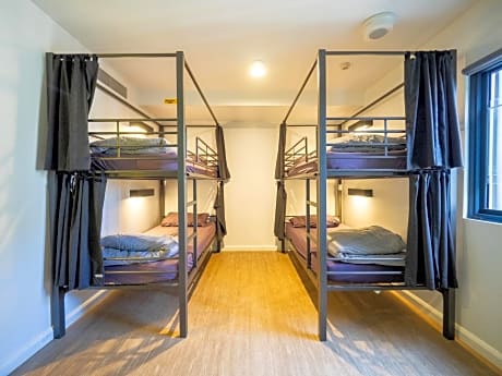 Bed in 4-Bed Mixed Dormitory with Ensuite