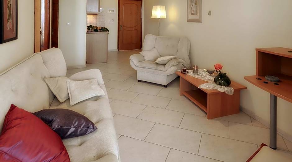 Belussi Beach Hotel & Suites