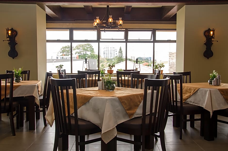 Plaza Real Suites & Apartments