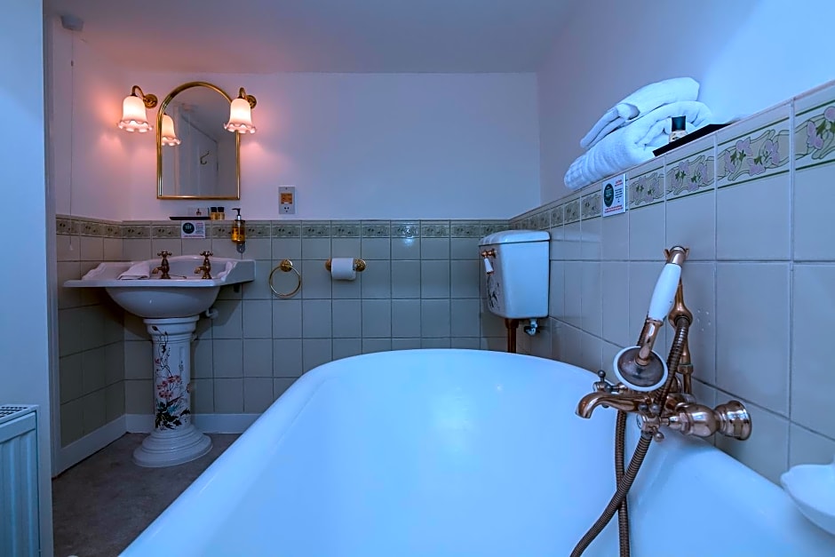 The Lynch Country House