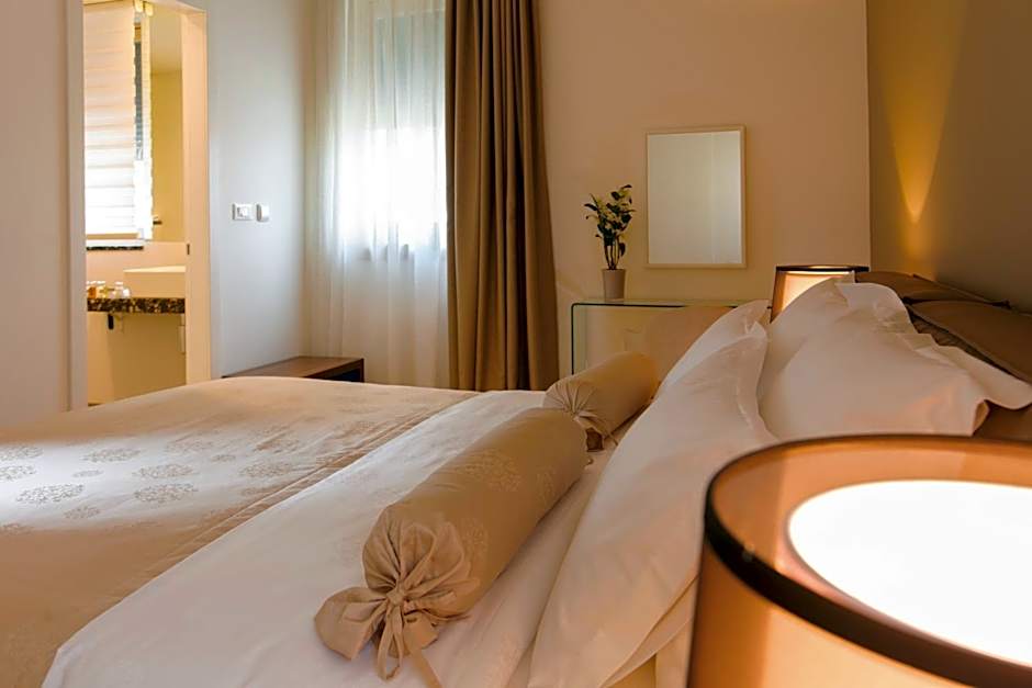 Residence by Vestibul Palace