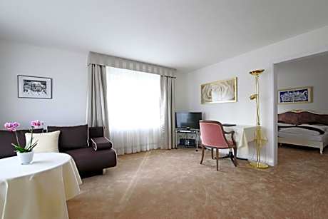 Suite with Mountain View