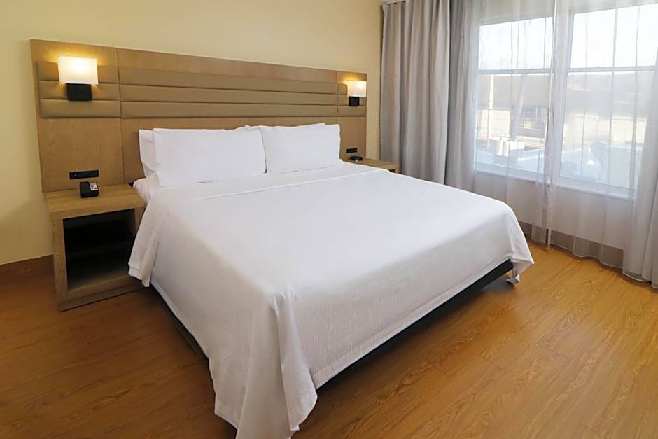 Photo 1 of 4 of 1 Bedroom 1 King Bed Suite, Hearing/Mobility Accessible, Bathtub
