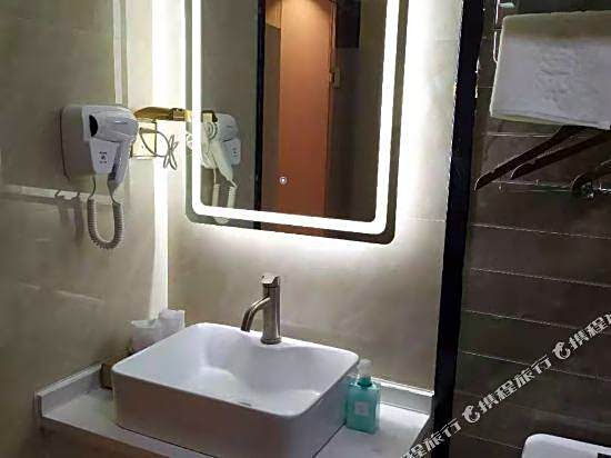 Guangzhou Longxiang Wisdom Hotel (Gangding Subway Station)