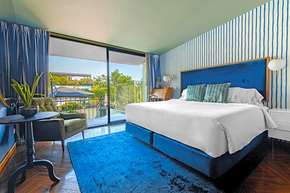 Pug Seal Polanco Anatole France