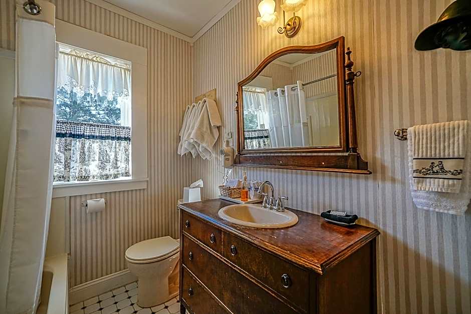 Pinehill Inn