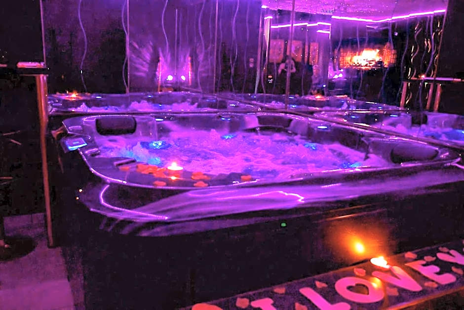 La Gold Room Jacuzzi & Sauna privé