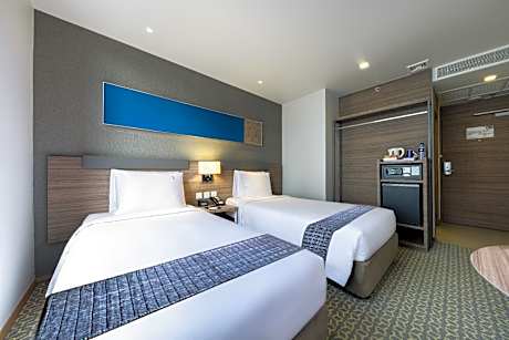 2 Single Standard Front of Building With Free Breakfast