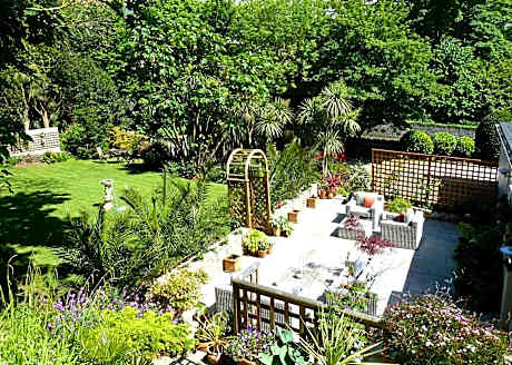 Suite with Garden View