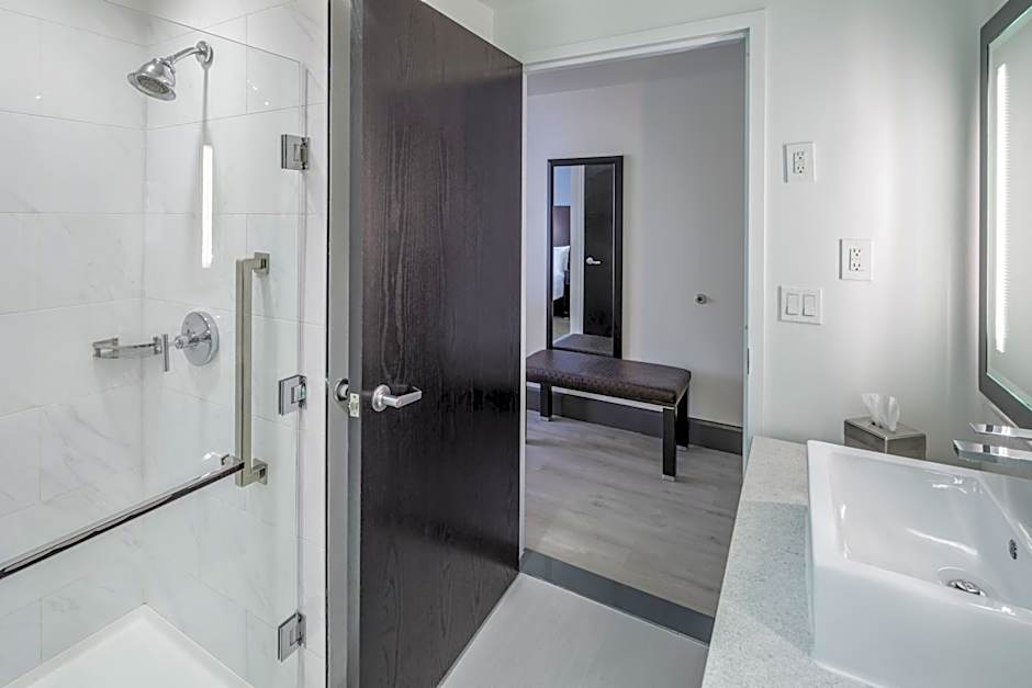 DoubleTree by Hilton Sarasota Bradenton Airport