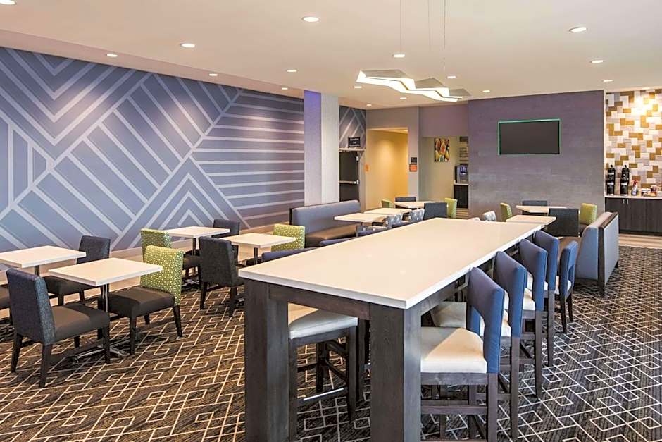 La Quinta Inn & Suites by Wyndham McDonough