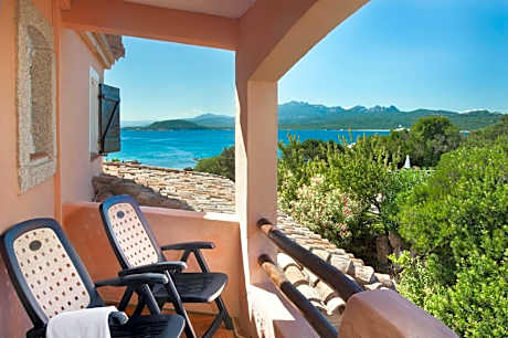 Double or Twin Room with Side Sea View