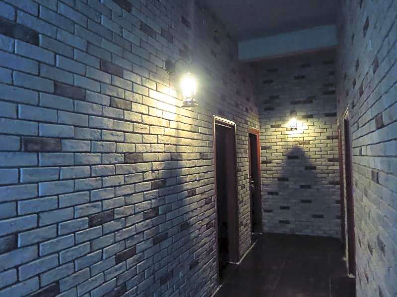 Yellow Cloth Reflection Inn