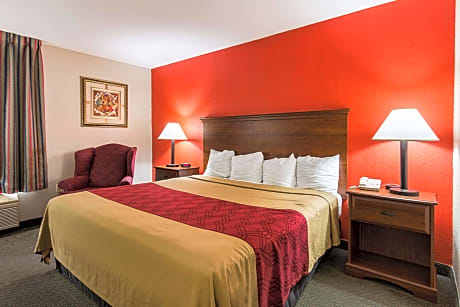 1 King Bed, Nonsmoking, Accessible
