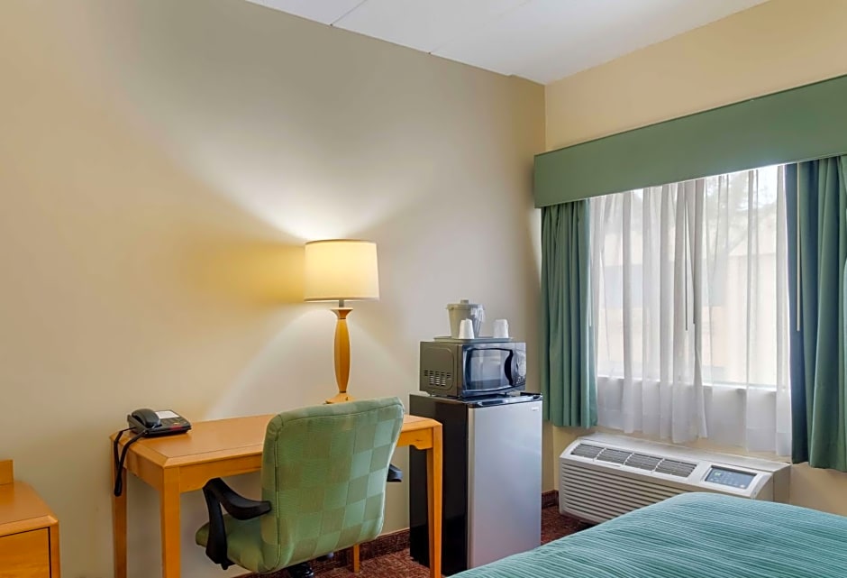 All Seasons Inn & Suites