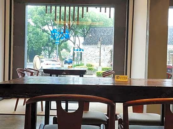 Yisu Impression Hotel (Ningbo Tianyi Square chenghuangmiao station)