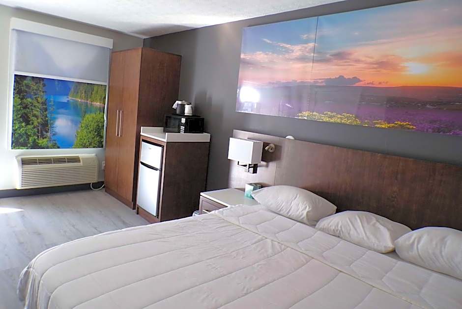 Luxor Inn & Suites, a Travelodge by Wyndham