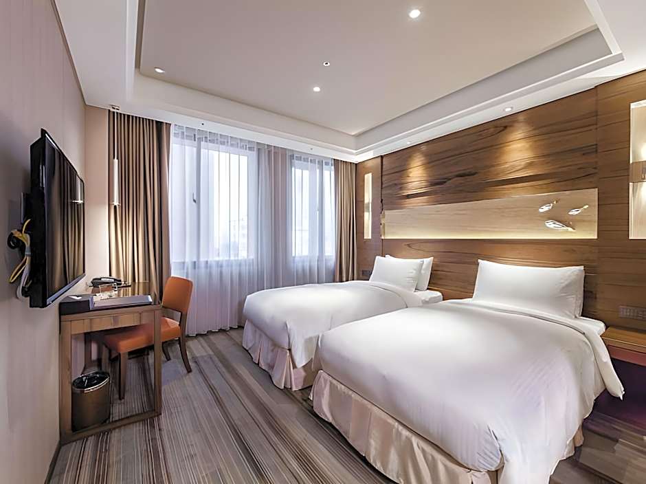 Green World Taipei Station