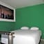 Easy Hotel