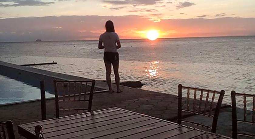 Meaco Royal Hotel Anilao