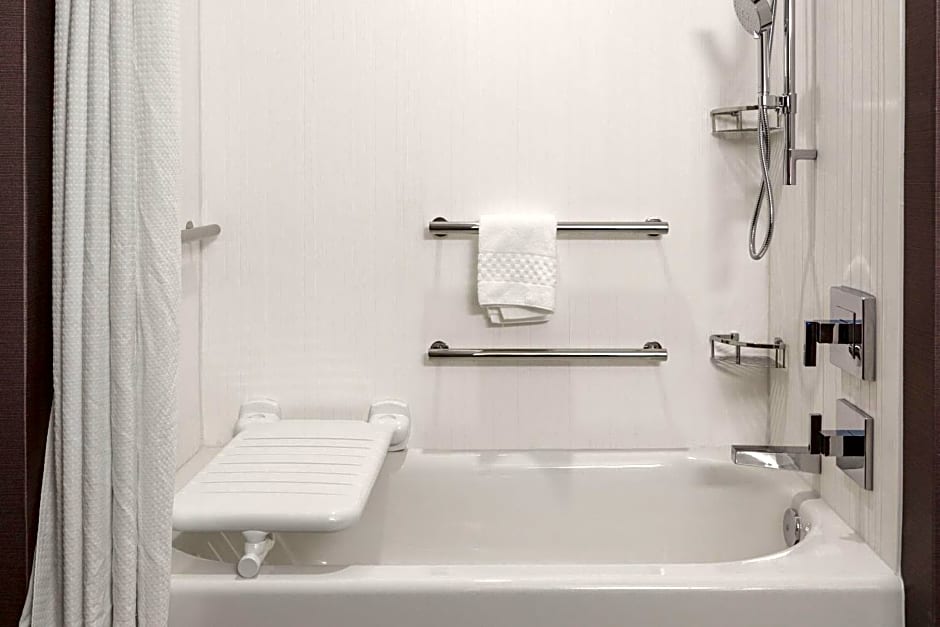 Courtyard by Marriott Indianapolis Fishers
