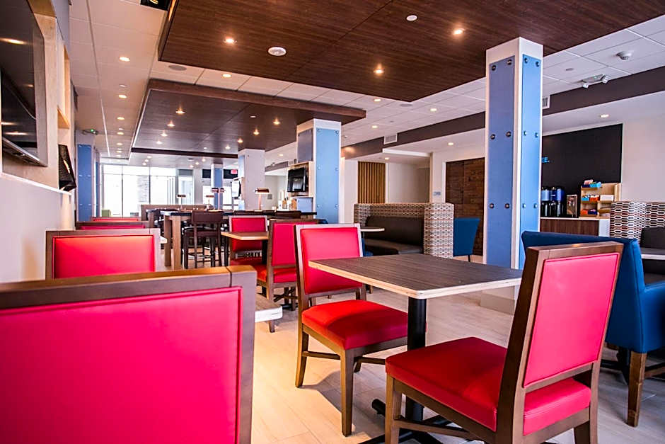 Holiday Inn Express and Suites Rehoboth Beach By IHG