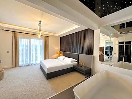 Deluxe Double Room with Bath