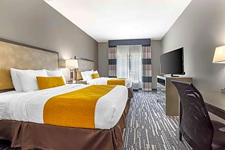 Queen Suite with Two Queen Beds, Sofa Bed and Sitting Area - Non-Smoking