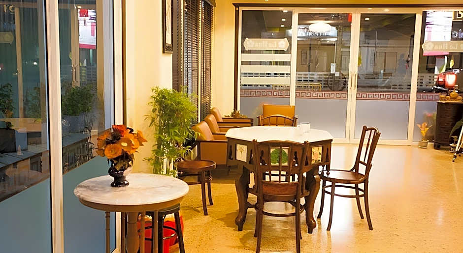 Le Hua Hotel
