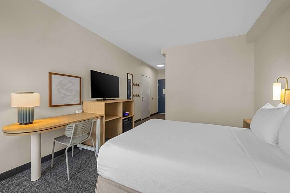 Spark by Hilton Bakersfield Central