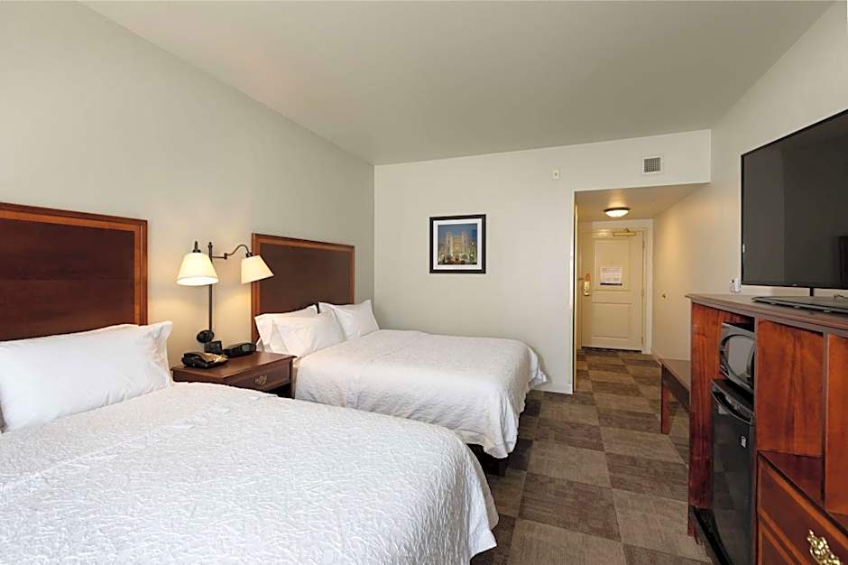 Photo 1 of 4 of 2 Queen Beds
