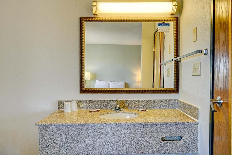 Capital O Travelers Inn Lawton Fort Sill