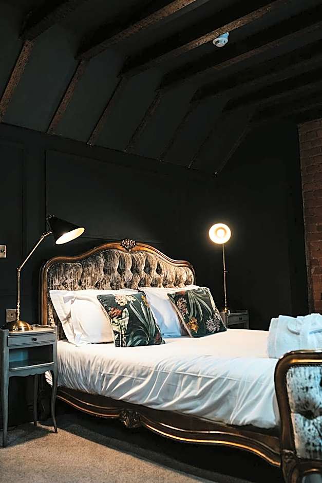 Le Petit Chateau & William de Percy