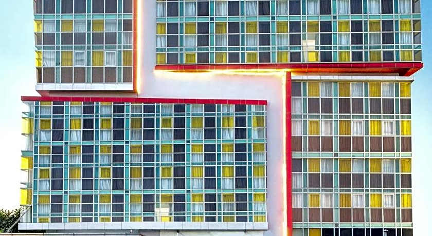 Atrium Premiere Hotel