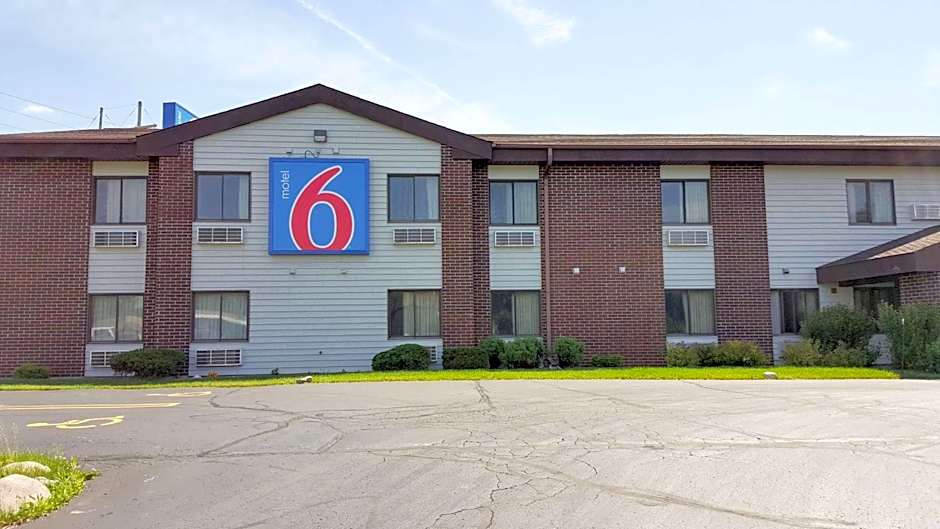 Motel 6-Saukville, WI