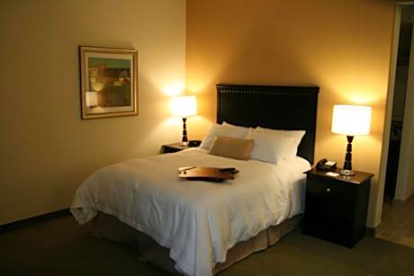 Queen Room - Non-Smoking