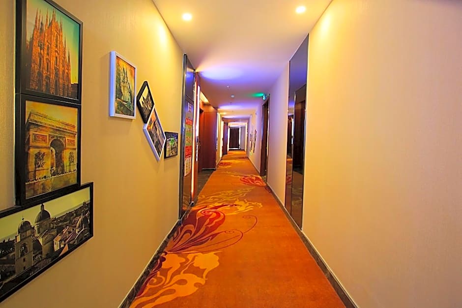 James Joyce Coffetel Golmud Huaxing Plaza Branch