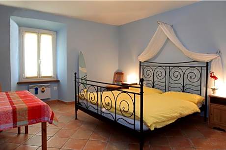 Double Room with Shared Bathroom