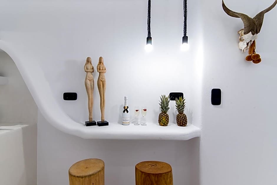 Portara Seaside Luxury Suites