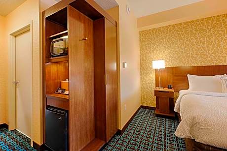 Guest room, 1 King, Intracoastal view (Mobility &amp; Hearing Accessible w/ Roll-in Shower)