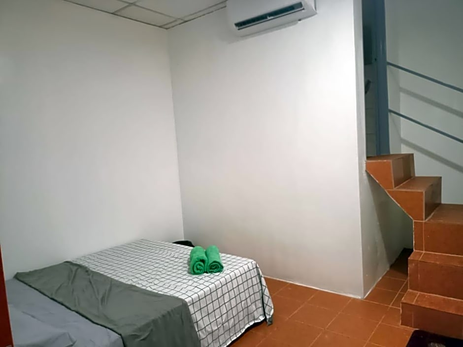 OYO HOME 90768 Flo Inn Motel